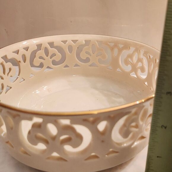 NWT Lenox Tracery Collection "Brit" Pierced Round Bowl w/Gold Trim 6.75" Dia. - Picture 5 of 6